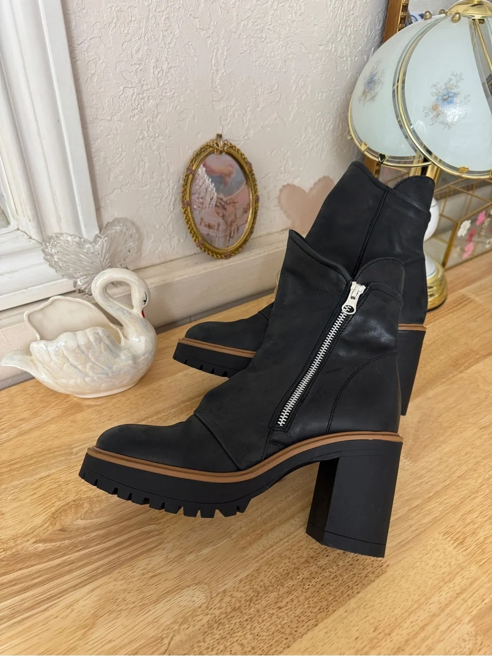 Free People black leather chunky platform ankle boots in size 38.5 🖤 Grunge Boho